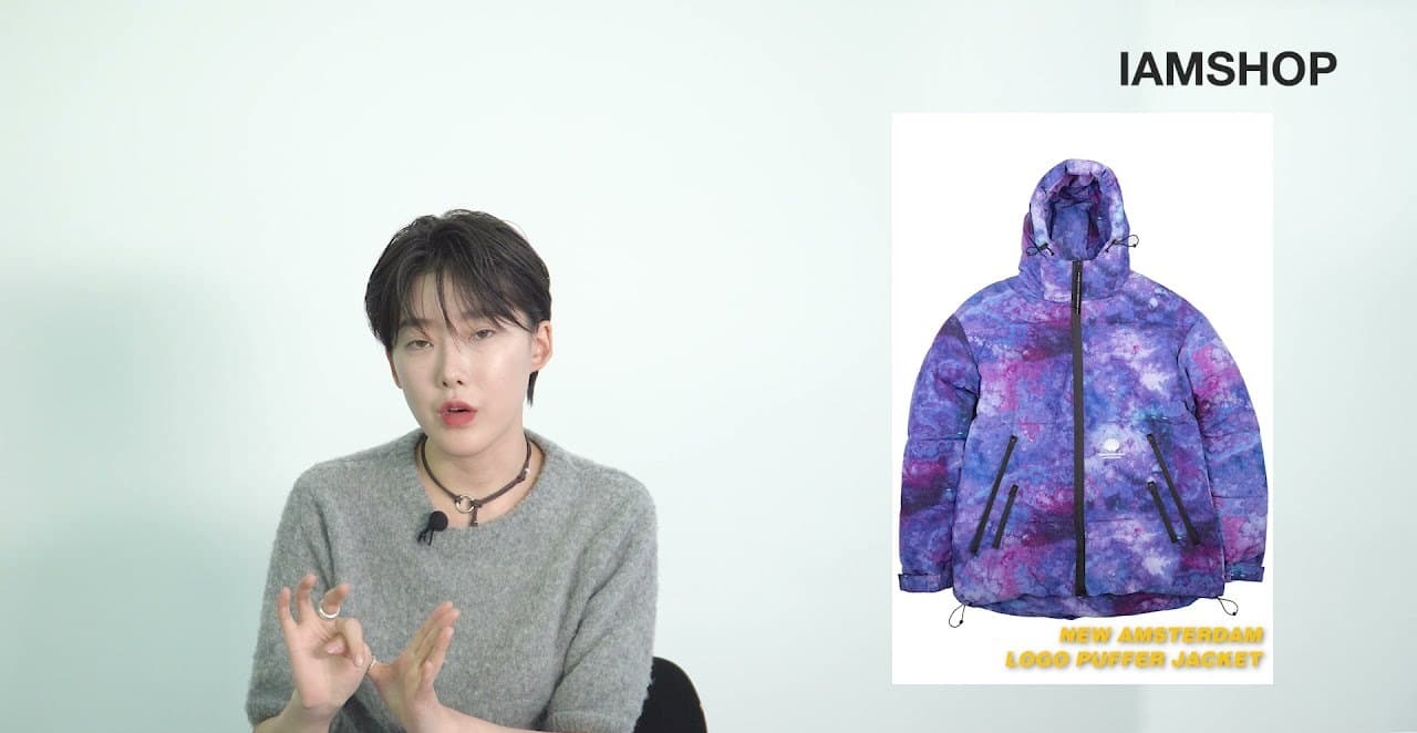 아이엠샵 패딩 소개 영상에서 진행자가 롱 패딩을 설명하는 장면